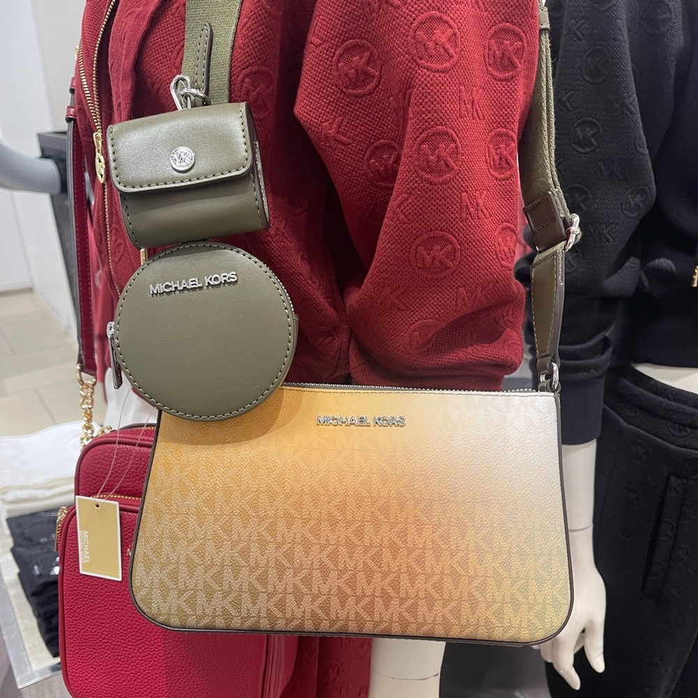 MICHAEL KORS Jet Set Sm Ombré Signature Logo Crossbody Case Apple Airpods Pro® - Picture 9 of 16